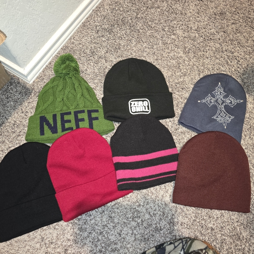 Bundle of 7 beanies